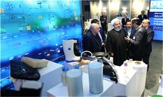 روحانی از نمایشگاه دستاوردهای صنعت پتروشیمی کشور بازدید کرد