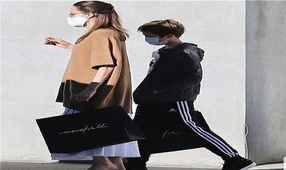چهره ها/ آنجلینا جولی و پسرش در حال خرید با ماسک