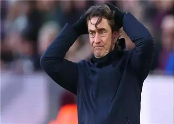 سرمربی تاتنهام برکنار شد