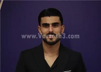پیراهن سرخ بر تن برنده توپا چهارصد و چهار
