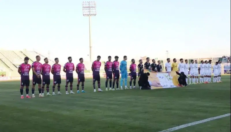 ملوان نیمه‌شب می‌رسد، بازی ۲ ساعت عقب افتاد