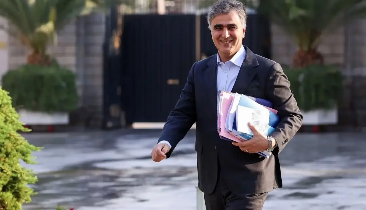انصاف: فرزین استعفا کرد اما اکنون در جلسه‌ای اقتصادی است