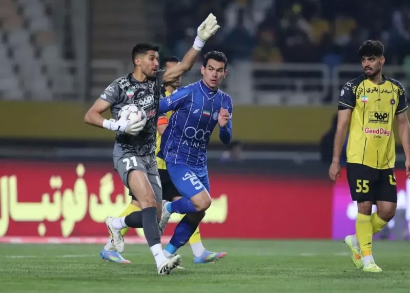 ‏استقلال بیخ گوش پرسپولیس و سپاهان!