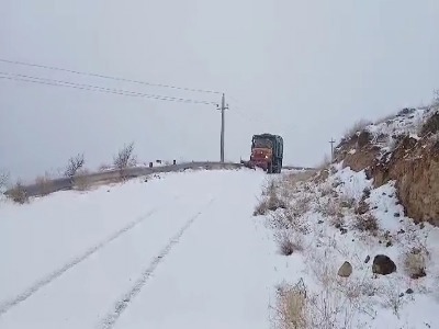 برف‌روبی راه‌های روستایی الموت قزوین