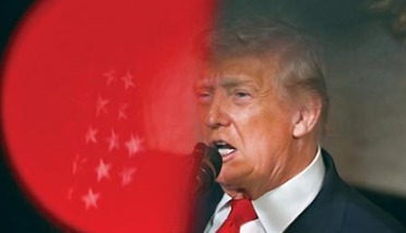 وطن امروز نوشت: می‌چکد از چنگ تو