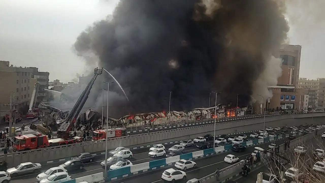 تصاویری از اطفای حریق در بازارچه جنت