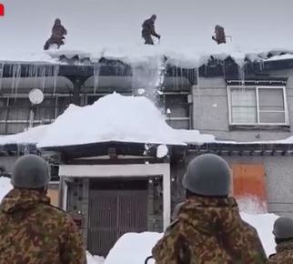 برف‌روبی در ژاپن ده‌ها کشته برجا گذاشت!