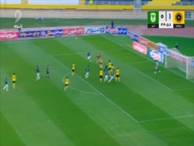 صحنه مشکوک به پنالتی در محوطه جریمه سپاهان