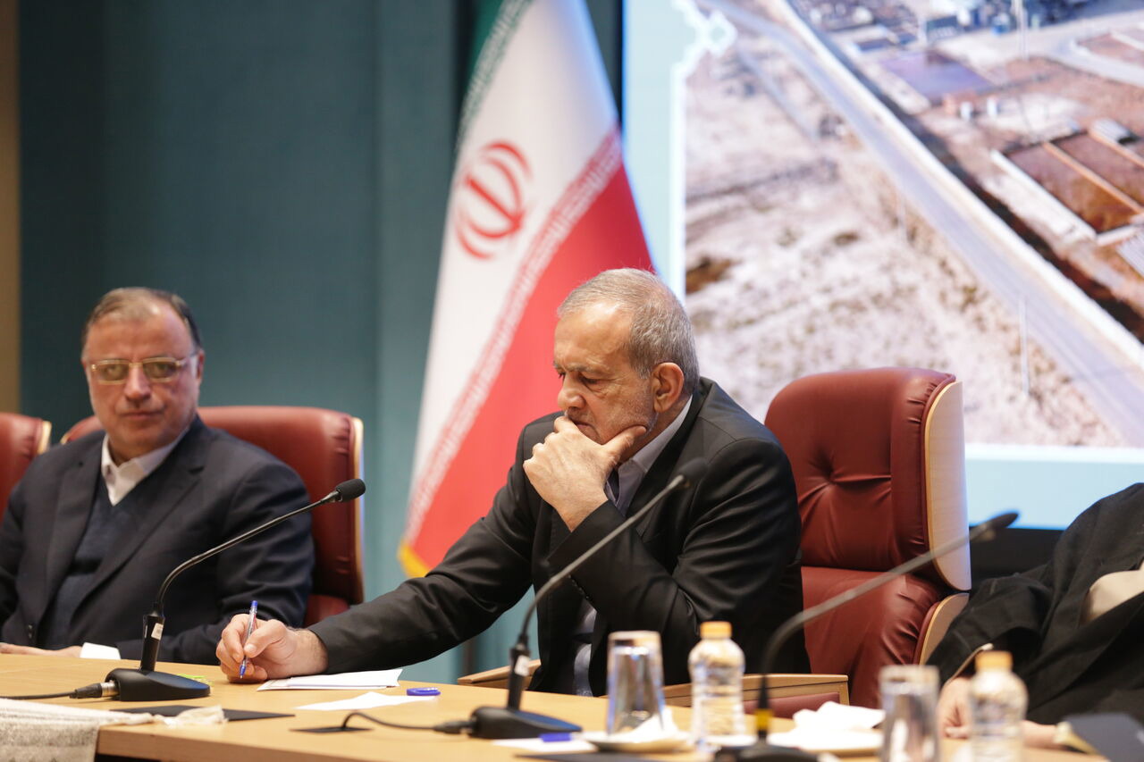 پزشکیان: فیلترینگ پوشاندن موضوع است و مشکلی حل نمی‌کند