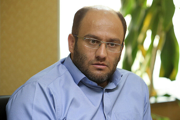 دبیر انجمن واردکنندگان: در بازار خودرو سفره‌ای پهن است و عده‌ای دور هم سود می‌برند!