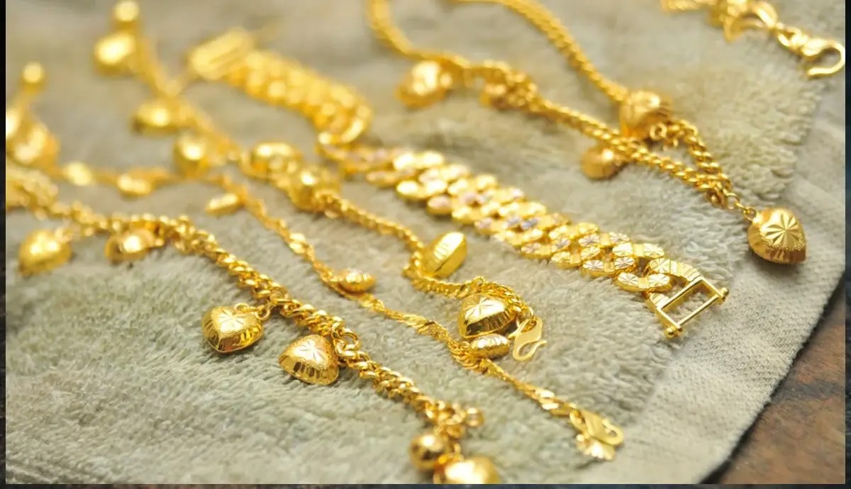 پیش‌بینی قیمت طلا و سکه فردا «چهار‌شنبه»؛ رشد محدود ارز مانع از اصلاح عمیق بازار شد