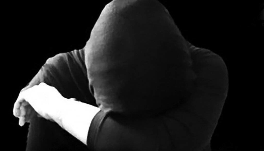 کتک خوردن دختر جوان از پسری که می‌گفت عاشقش است