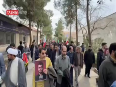 تجمع اساتید و دانشجویان دانشگاه فردوسی مشهد در محکومیت اهانت به پرچم ایران