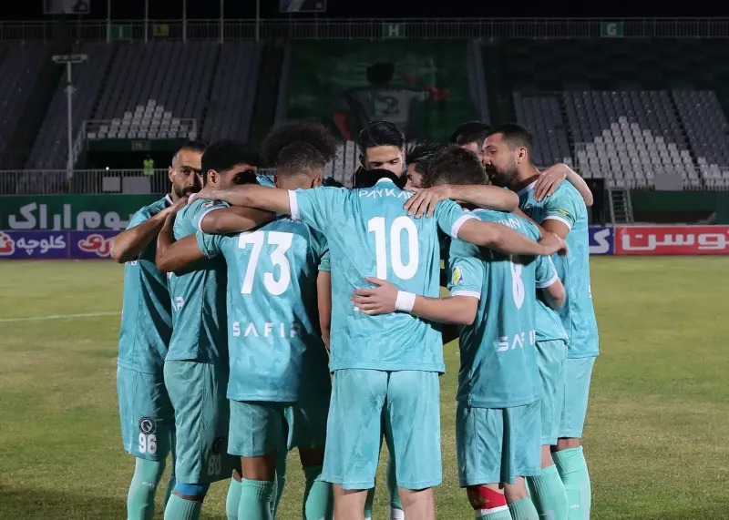 شعار ویژه پیکان برای سپاهان با استفاده از چشم اسب!