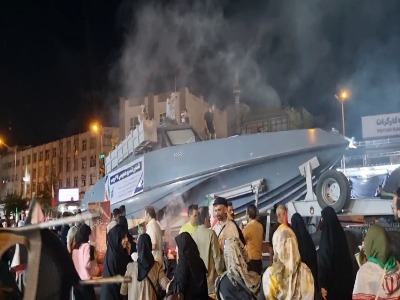 رونمایی شناور تندروی هجومی جدید سپاه در تجمع میدان انقلاب