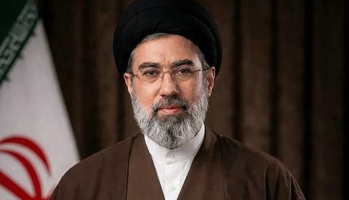رهبرانقلاب: دشمن خبیث در مصاف با فرزندان دلاور شما در نیروهای مسلح دچار شکست شده است