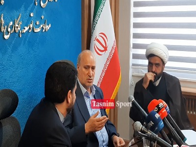 تاج: در مراسم مربوط به تیم ملی در ترکیه، پرچم‌های ایران هم در دست هواداران بود