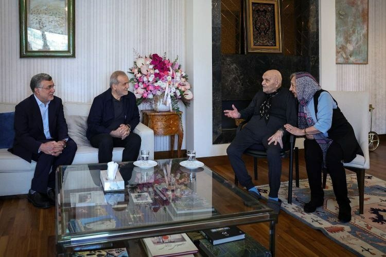 دیدار رئیس‌جمهور با فرخ سعیدی، از مفاخر علوم پزشکی کشور