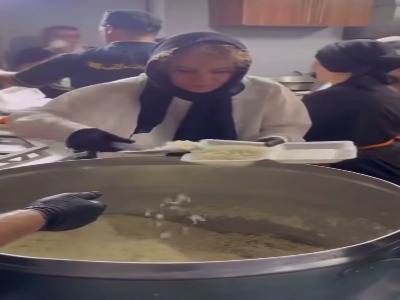 نذری دادن شراره رخام در عزاداری محرم