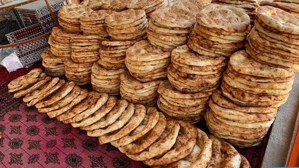 طبخ ۵۰ میلیون قرص نان و استقرار نانوایی‌های سیار در مسیر تشییع