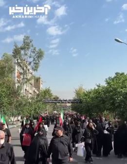 قدمهایی که خودشان را به آخرین دیدار با رهبر شهید در مصلی تهران می‌رسانند