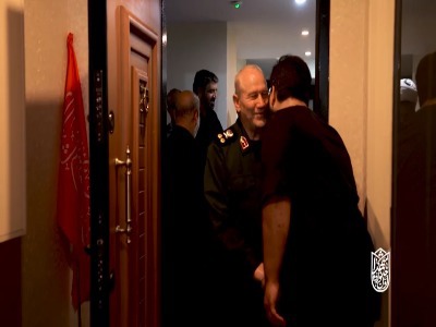 تصاویری از دیدار سردار سرلشکر صفوی با خانواده سرلشکر شهید حاجی‌زاده