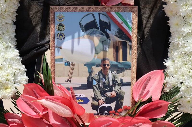 پیکر قهرمان جنگنده سوخو ۲۴ به خاک سپرده شد