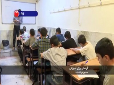 دانش‌آموزان وسط تابستان به کلاس درس برگشتند