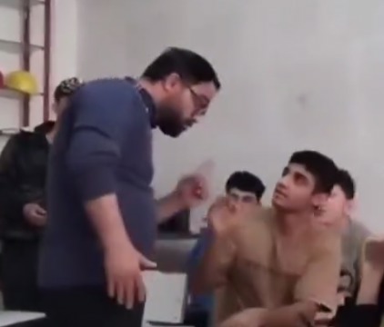 ویدیوی عجیب از زد و خورد یک معلم و دانش‌آموز سرکلاس